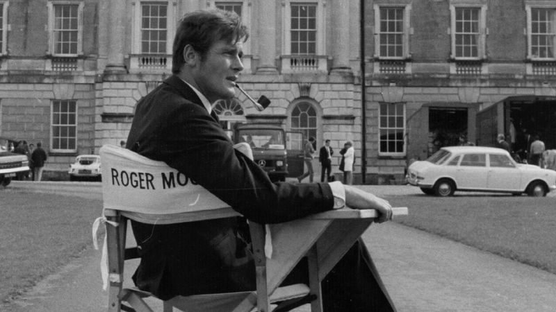 Avid Pipe Smoker Sir Roger Moore Dies