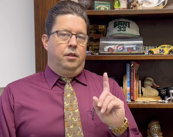 Dentist Talks About Pipe Smoking and Oral Health